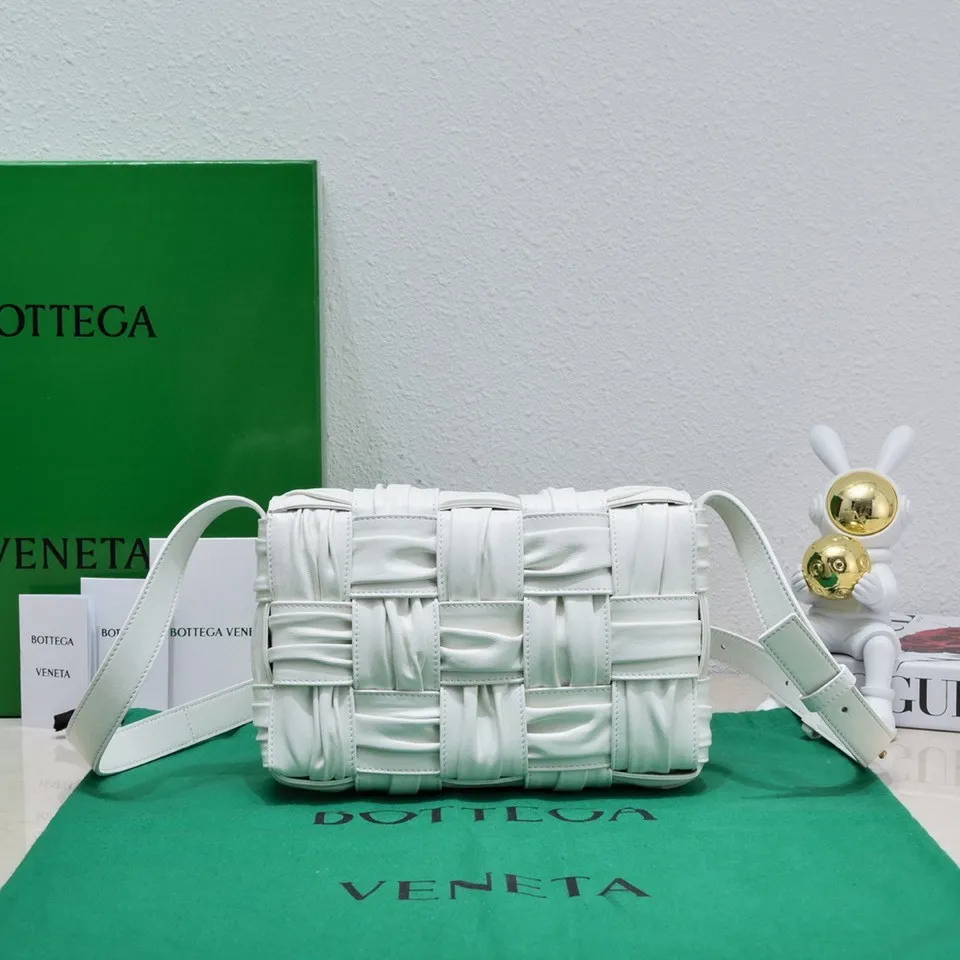 Pleated white (25cm)